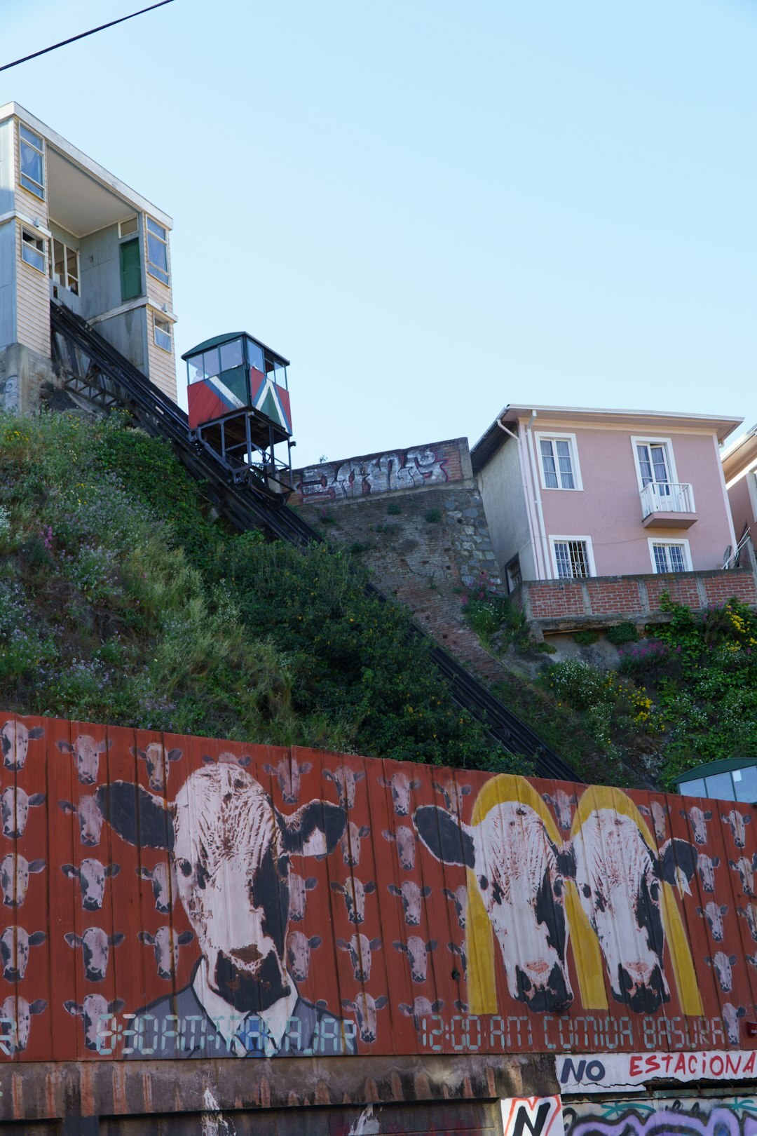 valparaiso colorful houses